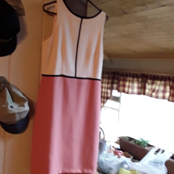 Dresses - Picture 2 of 2